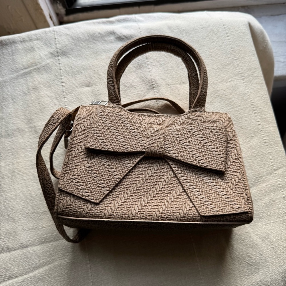 Elegant Brown Woven Handbag new without tag